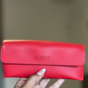 Guess sunglasses/eyeglass case with rag